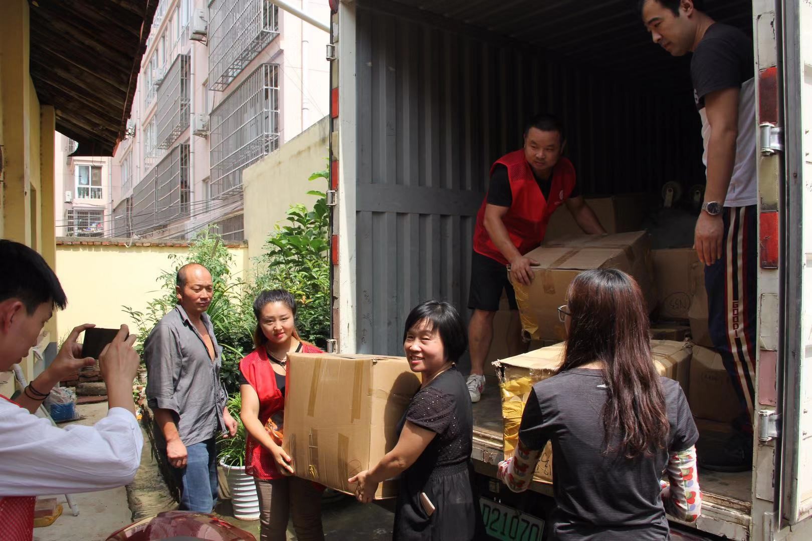 情满人间 爱心无限-yp街机电子科技走进丹凤慰问贫困户