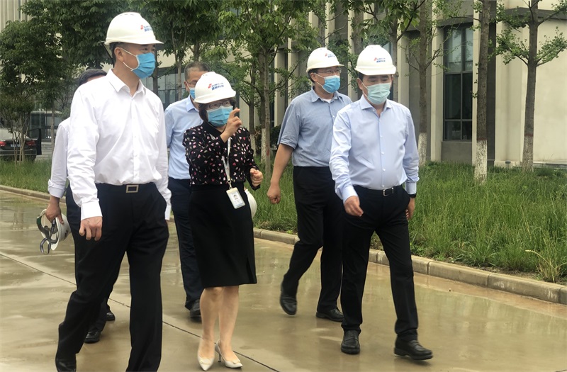 陕西省省长刘国中、西安市市长李明远一行调研高陵yp街机电子产业园