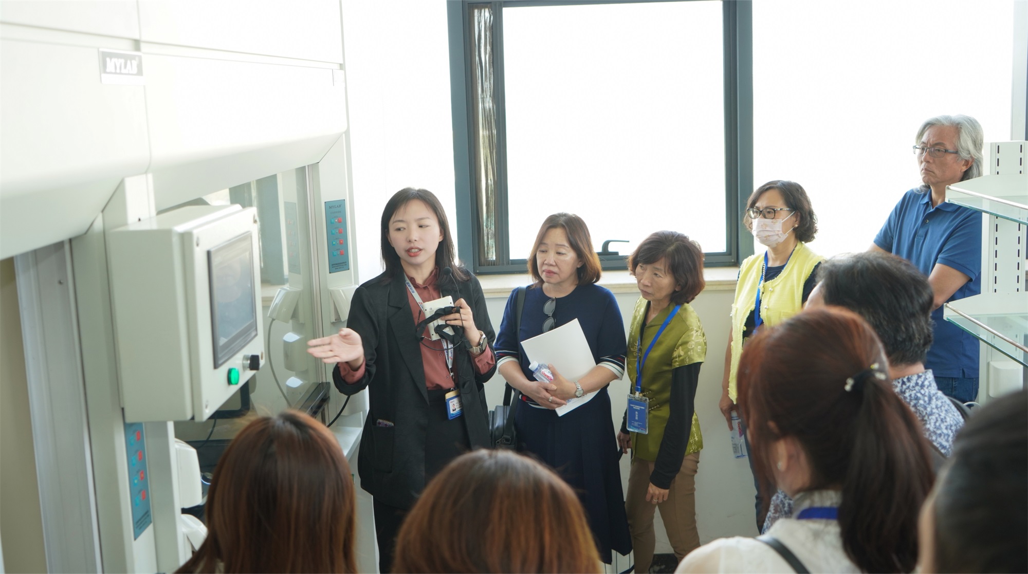 莘莘蓝海意，晓映两岸情