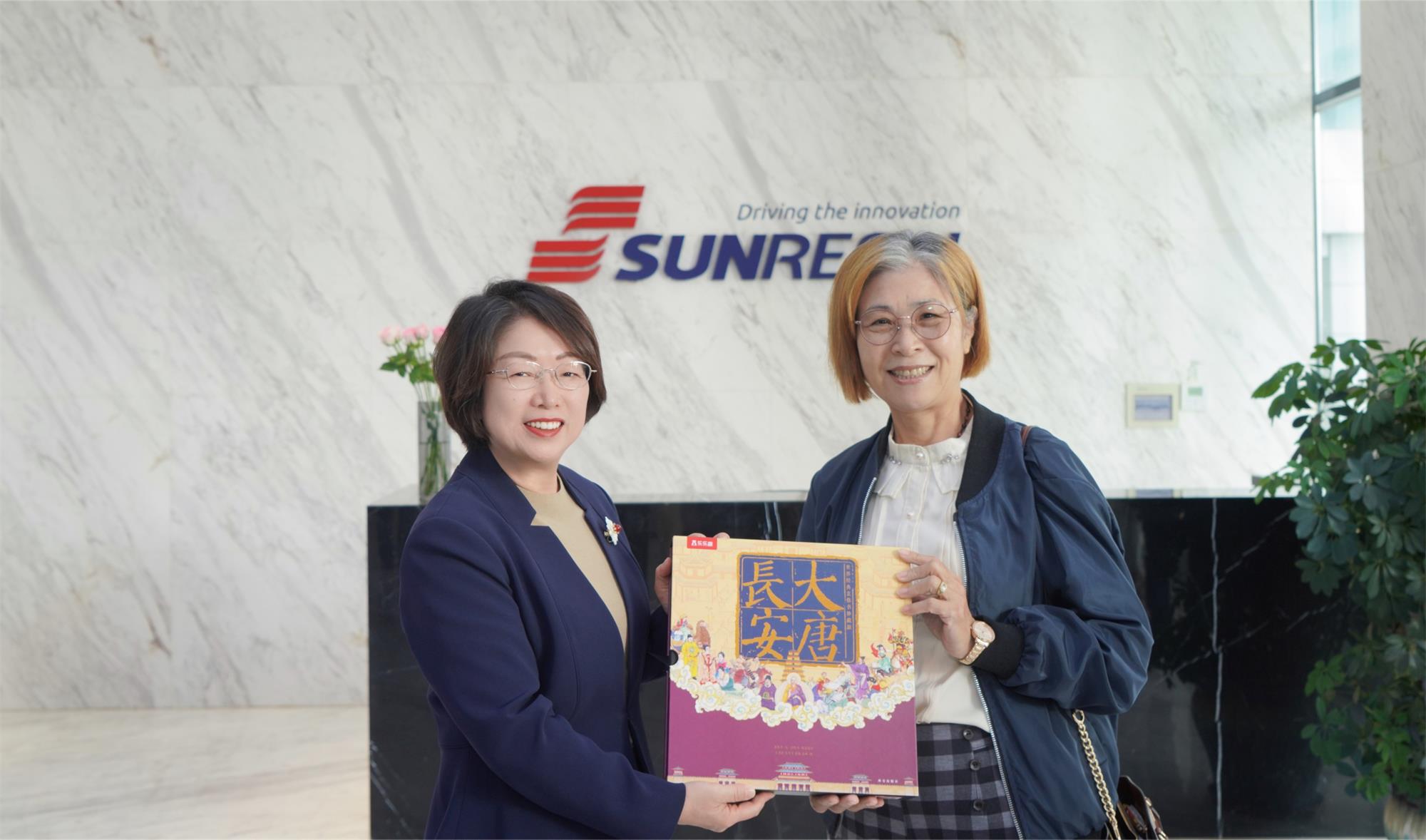 莘莘蓝海意，晓映两岸情