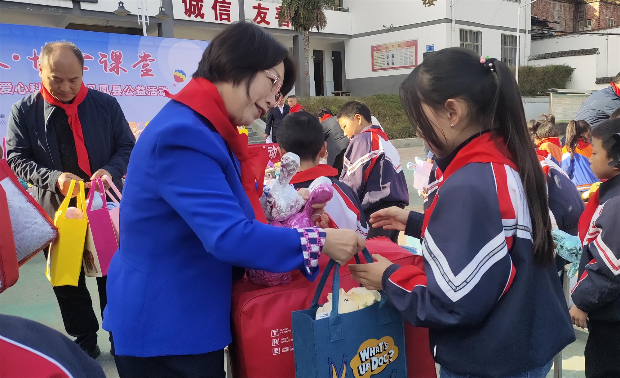 yp街机电子科技·博士课堂 关爱乡村儿童爱心科普进校园公益活动圆满完成